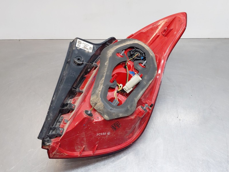 Recambio de piloto trasero izquierdo para opel mokka x selective referencia OEM IAM 42558886  