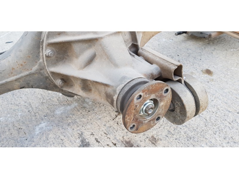 Recambio de puente trasero para hyundai h 1 h 1 furg.caja cerr.c. puerta referencia OEM IAM 521004A805 530004A864 