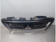 Recambio de rejilla delantera para mitsubishi montero iii (v7_w, v6_w) 3.2 di-d (v68w) referencia OEM IAM MN117202XA MN117713  2