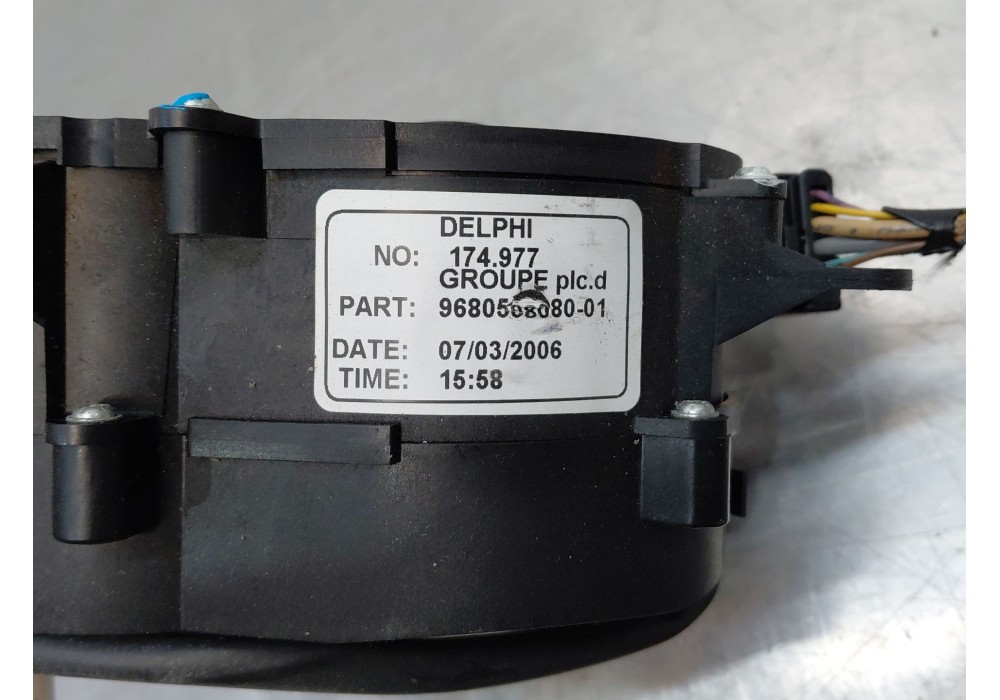Recambio de motor cierre centralizado delantero derecho para peugeot 1007 (km_) 1.4 referencia OEM IAM 9680508080 16876875 