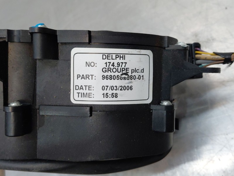 Recambio de motor cierre centralizado delantero derecho para peugeot 1007 (km_) 1.4 referencia OEM IAM 9680508080 16876875 