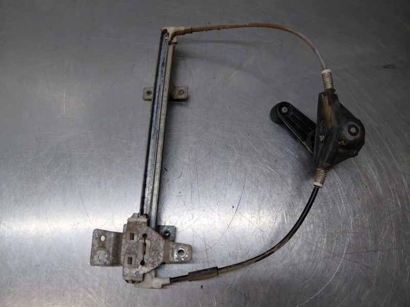 Recambio de elevalunas trasero izquierdo para nissan terrano ii (r20) 2.7 tdi 4wd referencia OEM IAM 827010F600  