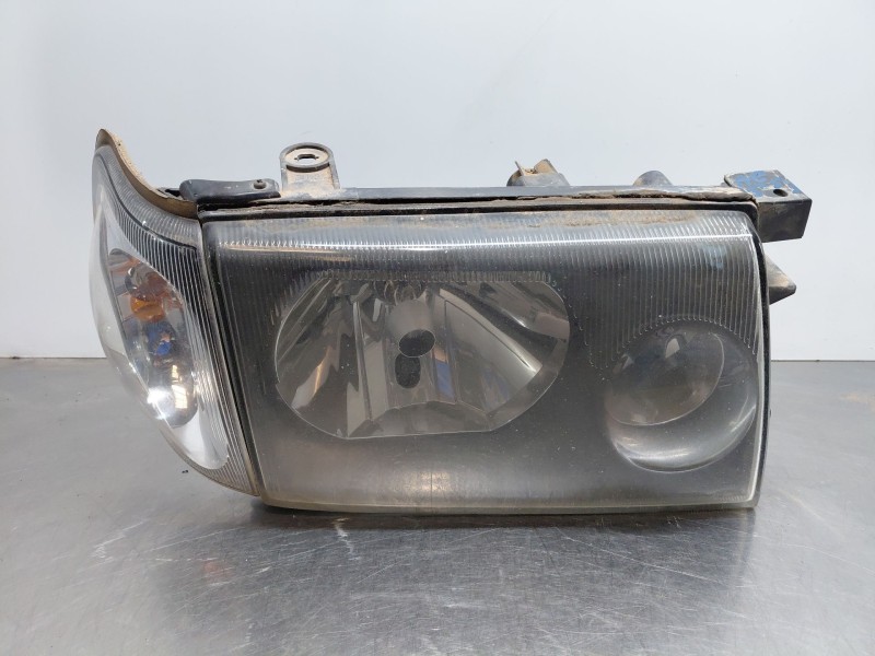 Recambio de faro derecho para nissan terrano ii (r20) 2.7 tdi 4wd referencia OEM IAM 260100X000  