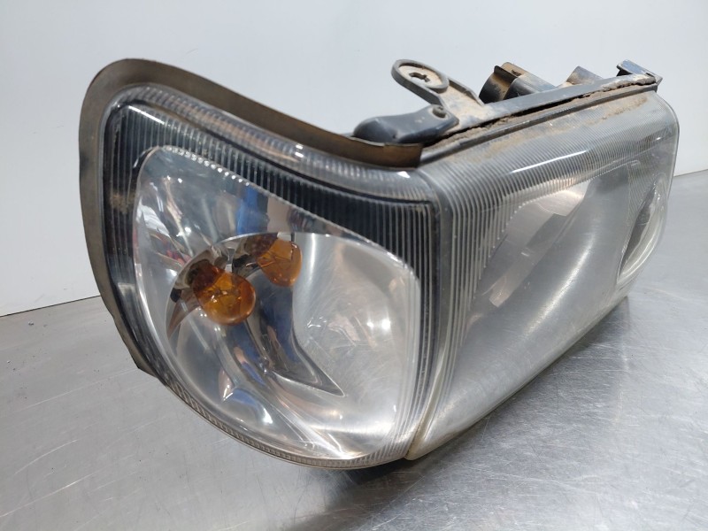 Recambio de faro derecho para nissan terrano ii (r20) 2.7 tdi 4wd referencia OEM IAM 260100X000  
