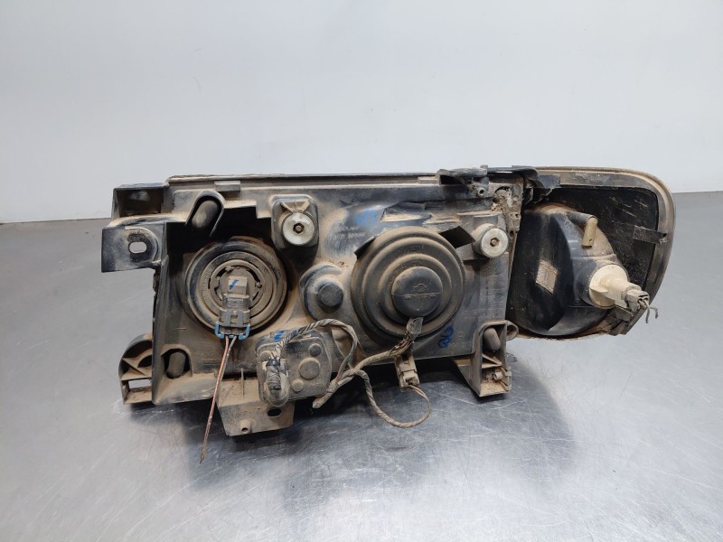 Recambio de faro derecho para nissan terrano ii (r20) 2.7 tdi 4wd referencia OEM IAM 260100X000  