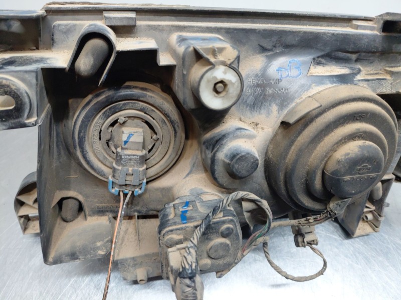 Recambio de faro derecho para nissan terrano ii (r20) 2.7 tdi 4wd referencia OEM IAM 260100X000  