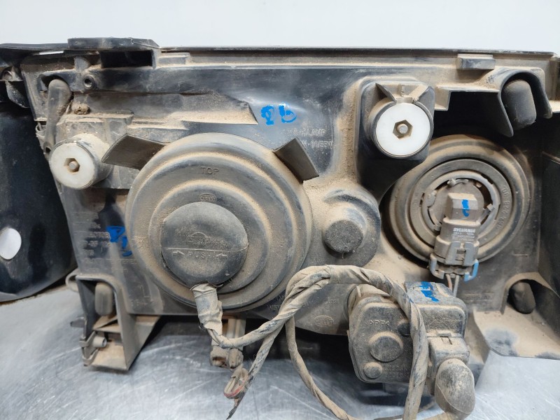 Recambio de faro izquierdo para nissan terrano ii (r20) 2.7 tdi 4wd referencia OEM IAM 260600X000  