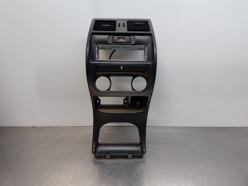 Recambio de moldura para nissan terrano ii (r20) 2.7 tdi 4wd referencia OEM IAM 682600X801  