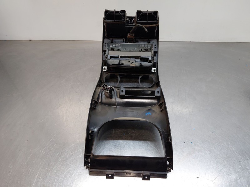 Recambio de moldura para nissan terrano ii (r20) 2.7 tdi 4wd referencia OEM IAM 682600X801  