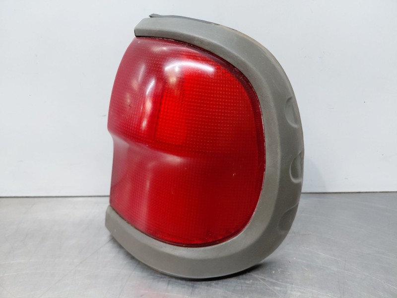 Recambio de piloto trasero derecho para nissan terrano ii (r20) 2.7 tdi 4wd referencia OEM IAM 268500X000  