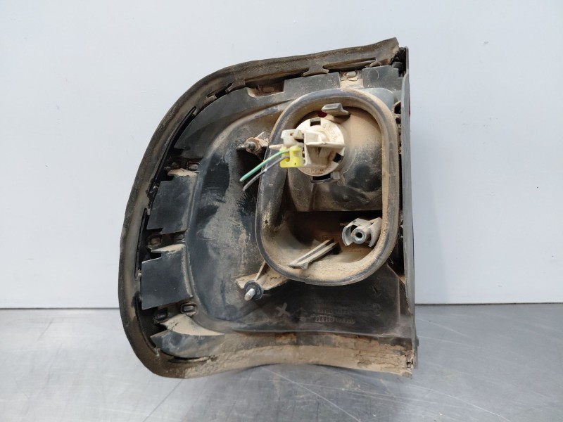 Recambio de piloto trasero derecho para nissan terrano ii (r20) 2.7 tdi 4wd referencia OEM IAM 268500X000  