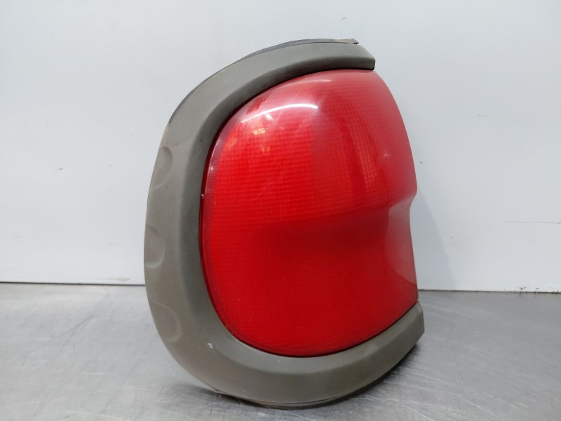 Recambio de piloto trasero izquierdo para nissan terrano ii (r20) 2.7 tdi 4wd referencia OEM IAM 268550X000  