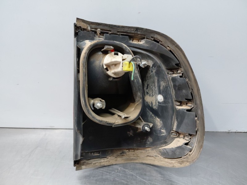 Recambio de piloto trasero izquierdo para nissan terrano ii (r20) 2.7 tdi 4wd referencia OEM IAM 268550X000  