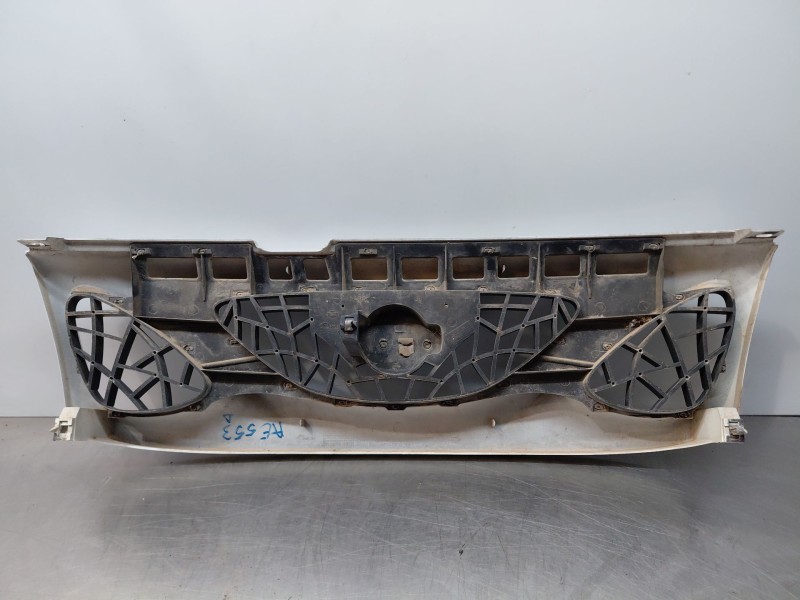 Recambio de rejilla delantera para nissan terrano ii (r20) 2.7 tdi 4wd referencia OEM IAM 623100X800  