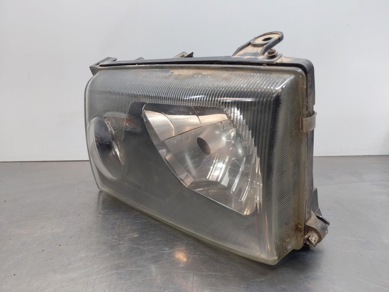 Recambio de faro izquierdo para nissan terrano ii (r20) 2.7 tdi 4wd referencia OEM IAM 260600X000  