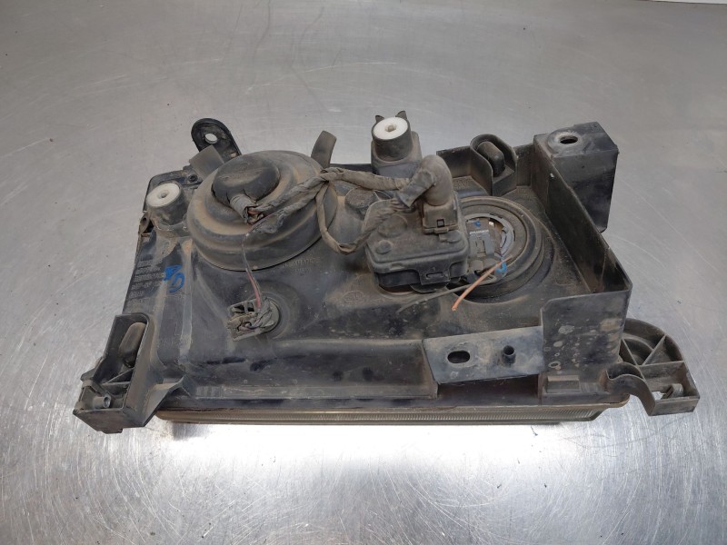 Recambio de faro izquierdo para nissan terrano ii (r20) 2.7 tdi 4wd referencia OEM IAM 260600X000  