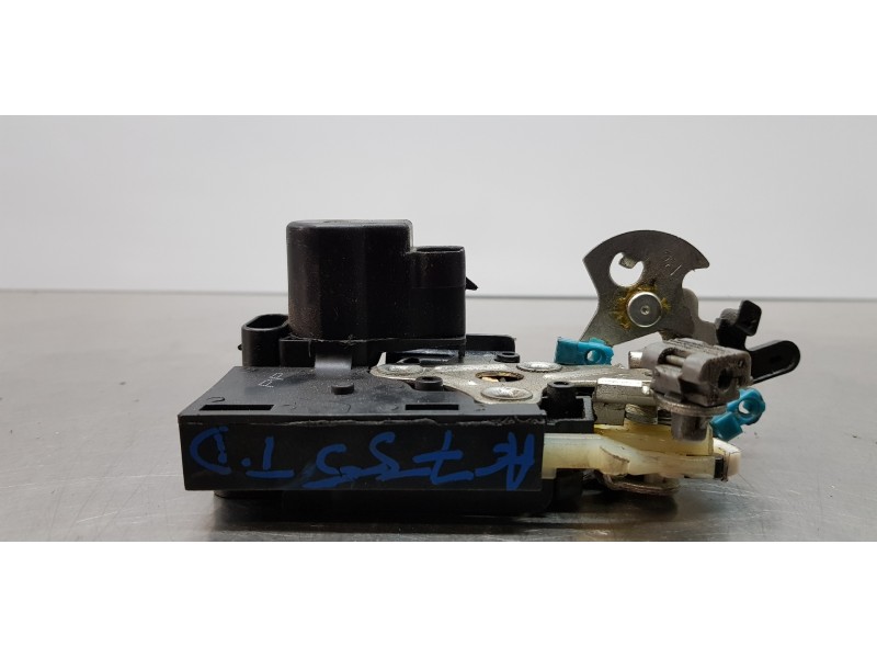 Recambio de cerradura puerta trasera derecha para chevrolet aveo lt referencia OEM IAM 96801710  