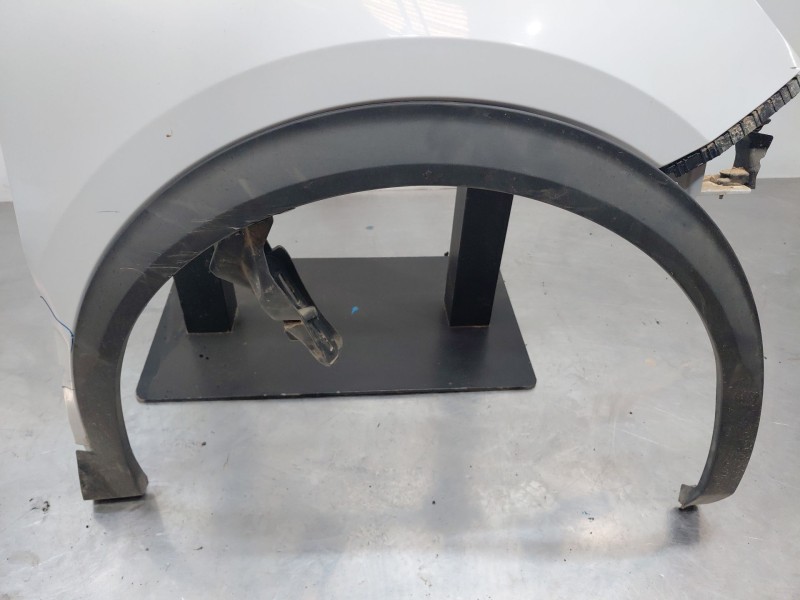 Recambio de aleta delantera derecha para peugeot 2008 (p2) allure referencia OEM IAM 9825439080  