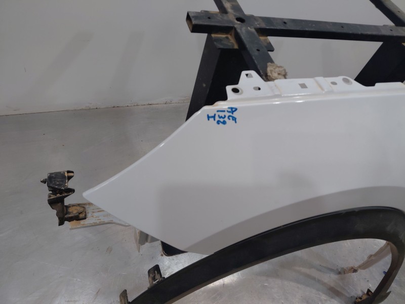 Recambio de aleta delantera izquierda para peugeot 2008 (p2) allure referencia OEM IAM 9825439180  