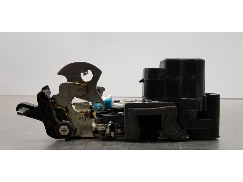 Recambio de cerradura puerta trasera derecha para chevrolet aveo lt referencia OEM IAM 96801710  