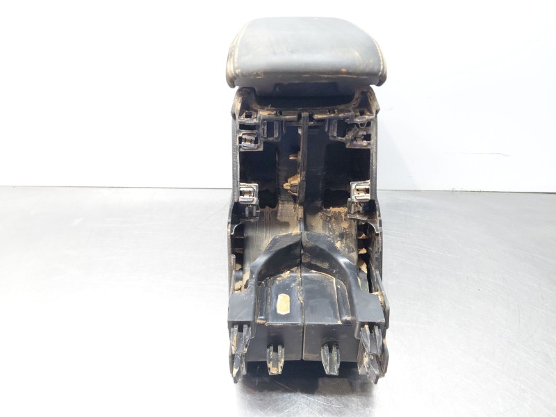 Recambio de apoyabrazos central para peugeot 2008 (p2) allure referencia OEM IAM   