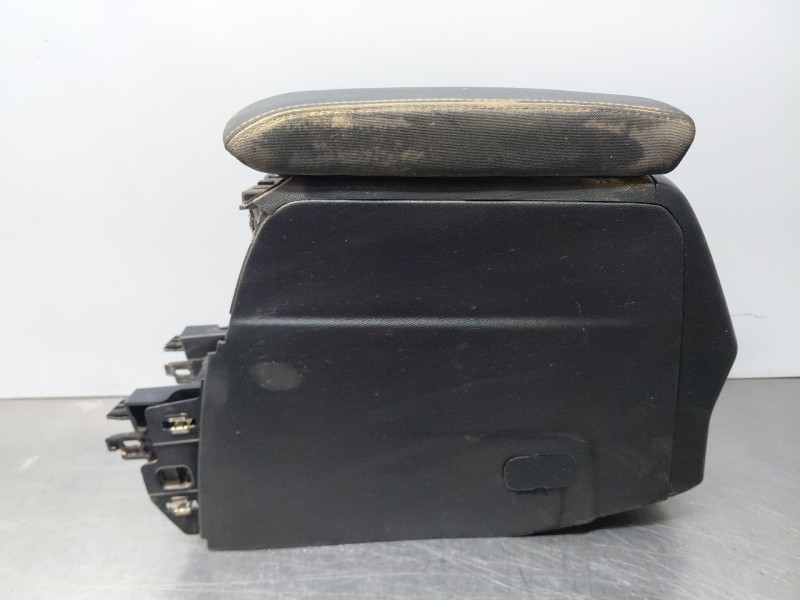 Recambio de apoyabrazos central para peugeot 2008 (p2) allure referencia OEM IAM   
