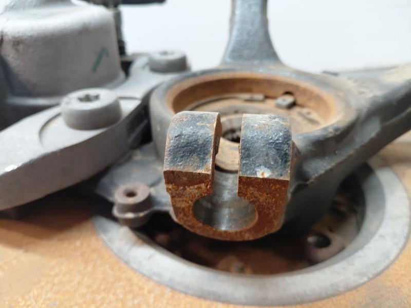 Recambio de mangueta delantera derecha para peugeot 2008 (p2) allure referencia OEM IAM   
