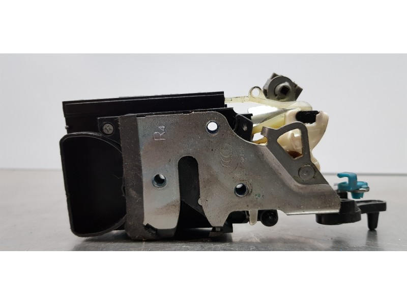 Recambio de cerradura puerta trasera derecha para chevrolet aveo lt referencia OEM IAM 96801710  