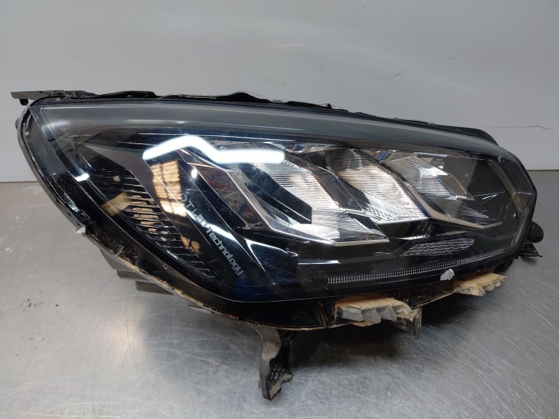 Recambio de faro derecho para peugeot 2008 (p2) bluehdi referencia OEM IAM   