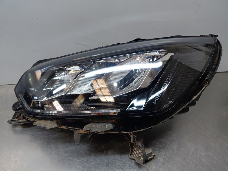 Recambio de faro izquierdo para peugeot 2008 (p2) bluehdi referencia OEM IAM   