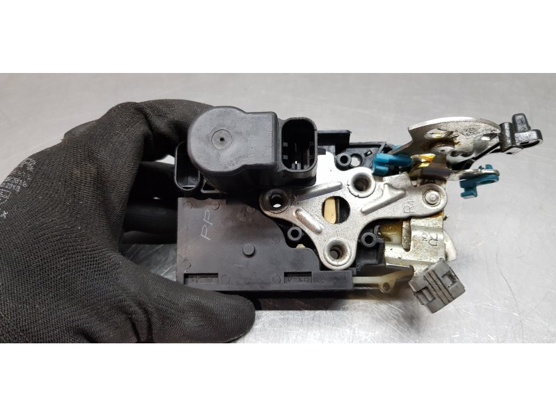 Recambio de cerradura puerta trasera derecha para chevrolet aveo lt referencia OEM IAM 96801710  