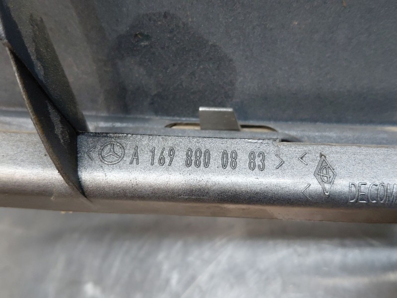 Recambio de rejilla delantera para mercedes-benz clase b (w245) standard referencia OEM IAM A1698800883  
