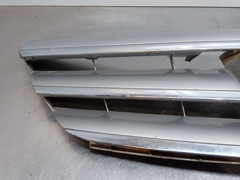 Recambio de rejilla delantera para mercedes-benz clase b (w245) standard referencia OEM IAM A1698800883  