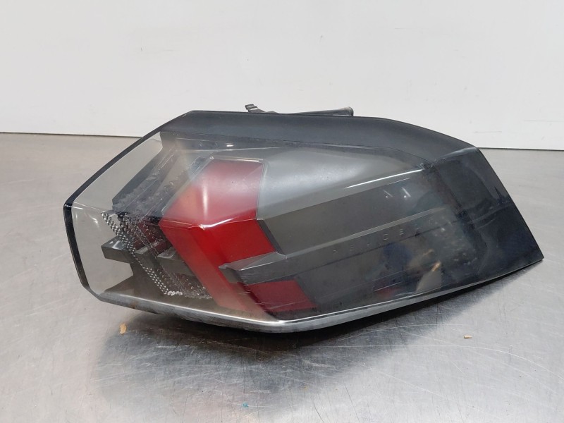 Recambio de piloto trasero derecho para peugeot 2008 (p2) bluehdi referencia OEM IAM 9838190480  