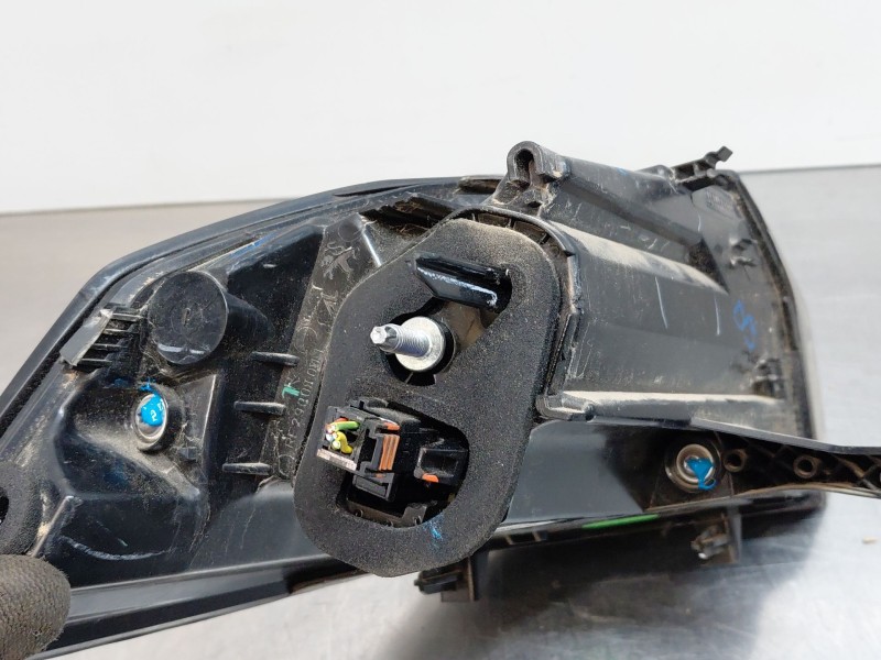 Recambio de piloto trasero derecho para peugeot 2008 (p2) bluehdi referencia OEM IAM 9838190480  