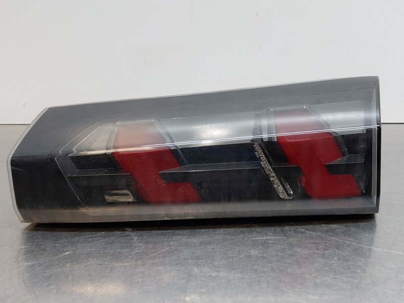 Recambio de piloto trasero derecho interior para peugeot 2008 (p2) bluehdi referencia OEM IAM 9825957180  