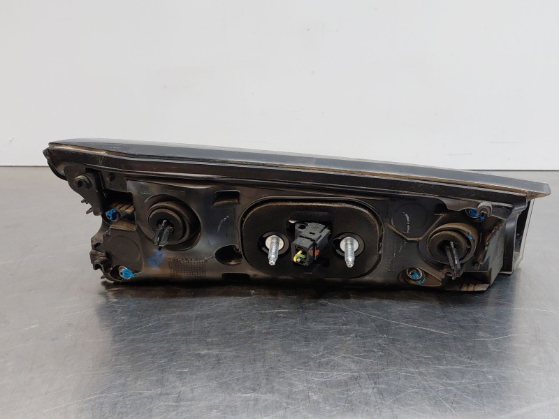 Recambio de piloto trasero derecho interior para peugeot 2008 (p2) bluehdi referencia OEM IAM 9825957180  