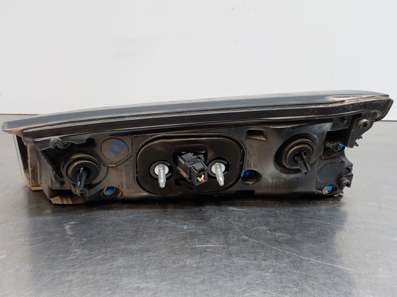 Recambio de piloto trasero izquierdo interior para peugeot 2008 (p2) bluehdi referencia OEM IAM 9825957580  