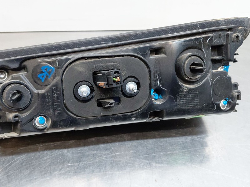 Recambio de piloto trasero izquierdo interior para peugeot 2008 (p2) bluehdi referencia OEM IAM 9825957580  