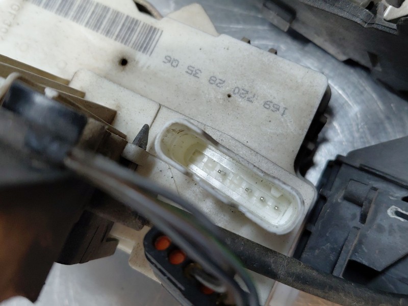 Recambio de cerradura puerta delantera derecha para mercedes-benz clase b (w245) standard referencia OEM IAM A1697204435  