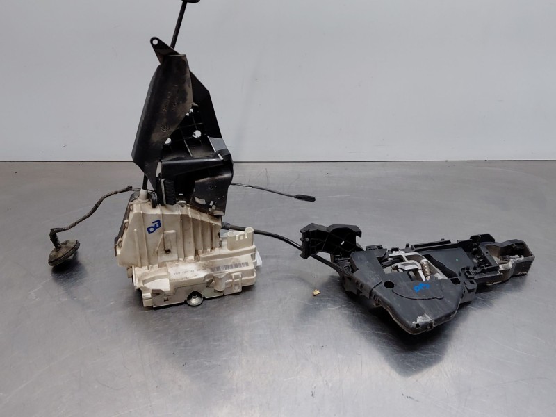 Recambio de cerradura puerta trasera izquierda para mercedes-benz clase b (w245) standard referencia OEM IAM A1697303135  