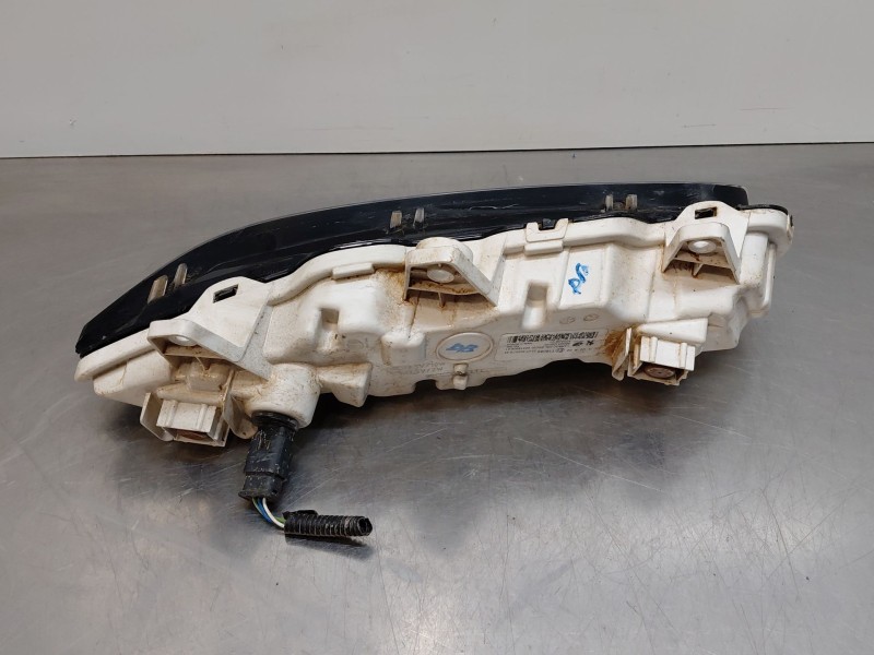 Recambio de piloto delantero derecho para peugeot 2008 (p2) bluehdi referencia OEM IAM 9824241280  