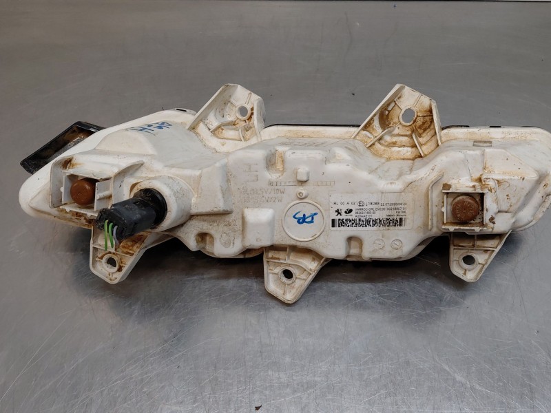 Recambio de piloto delantero izquierdo para peugeot 2008 (p2) bluehdi referencia OEM IAM 9824241480  