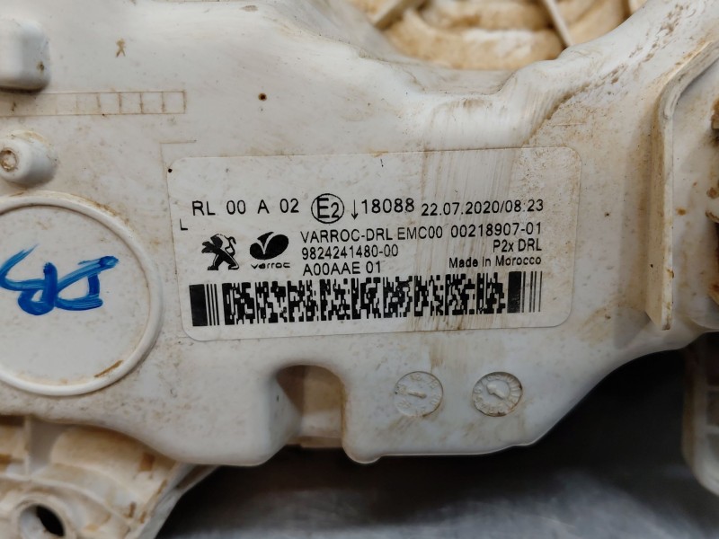 Recambio de piloto delantero izquierdo para peugeot 2008 (p2) bluehdi referencia OEM IAM 9824241480  