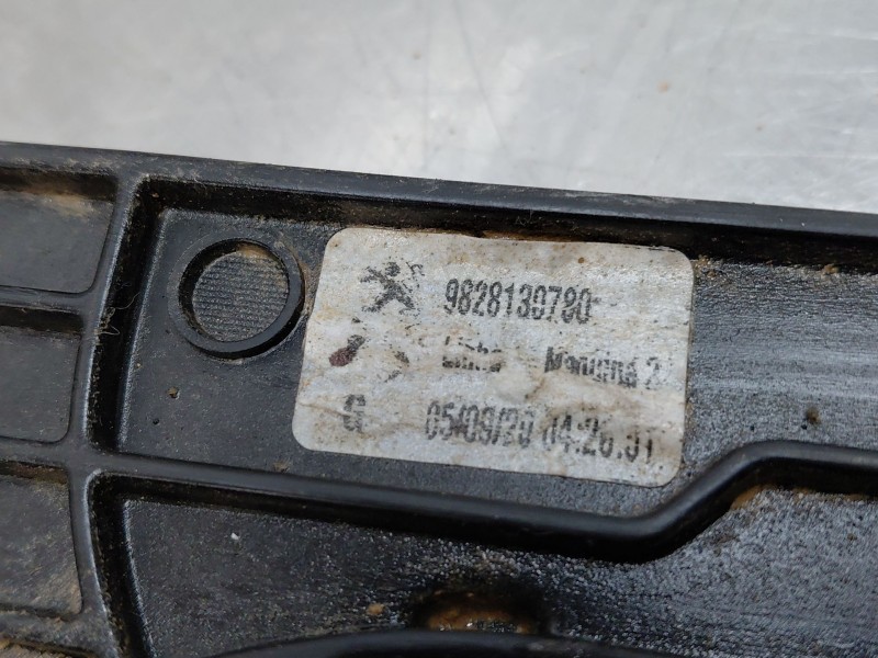 Recambio de elevalunas delantero izquierdo para peugeot 2008 (p2) bluehdi referencia OEM IAM 9828130780  