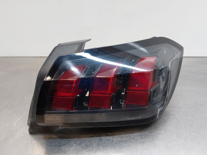 Recambio de piloto trasero derecho para peugeot 208 (p2) active pack referencia OEM IAM 9823216580  