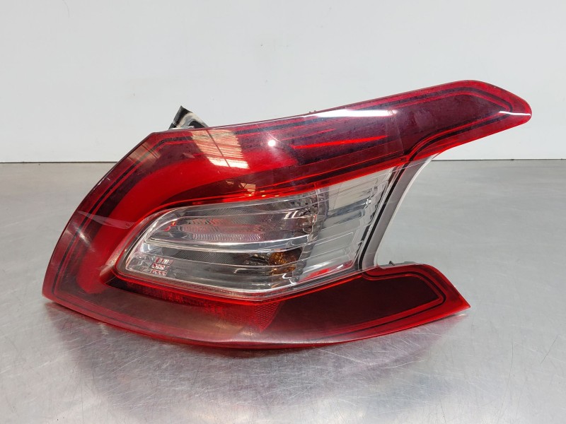 Recambio de piloto trasero derecho para peugeot 308 active referencia OEM IAM 9677817580  