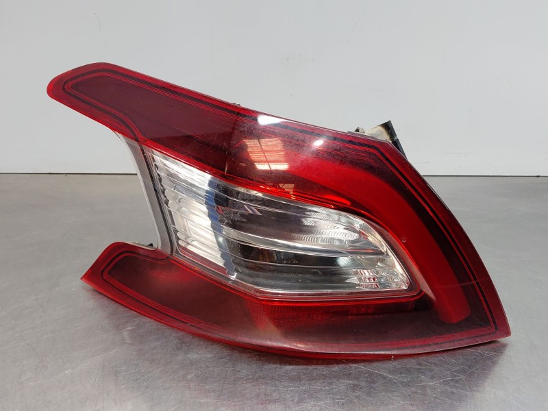 Recambio de piloto trasero izquierdo para peugeot 308 active referencia OEM IAM 9677817680  