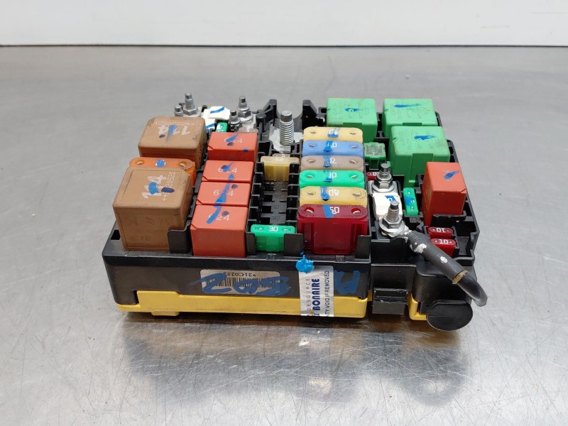 Recambio de caja reles / fusibles para peugeot 208 (p2) active pack referencia OEM IAM 9804848580  