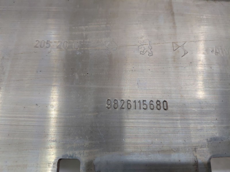 Recambio de refuerzo paragolpes delantero para peugeot 2008 (p2) bluehdi referencia OEM IAM 9826115680  
